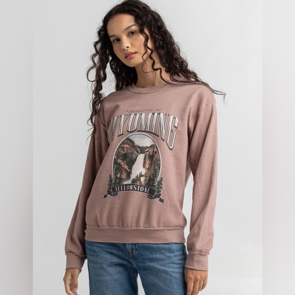 welcome to Wyoming Yellowstone crewneck sweatshirt Tillys - Picture 1 of 4